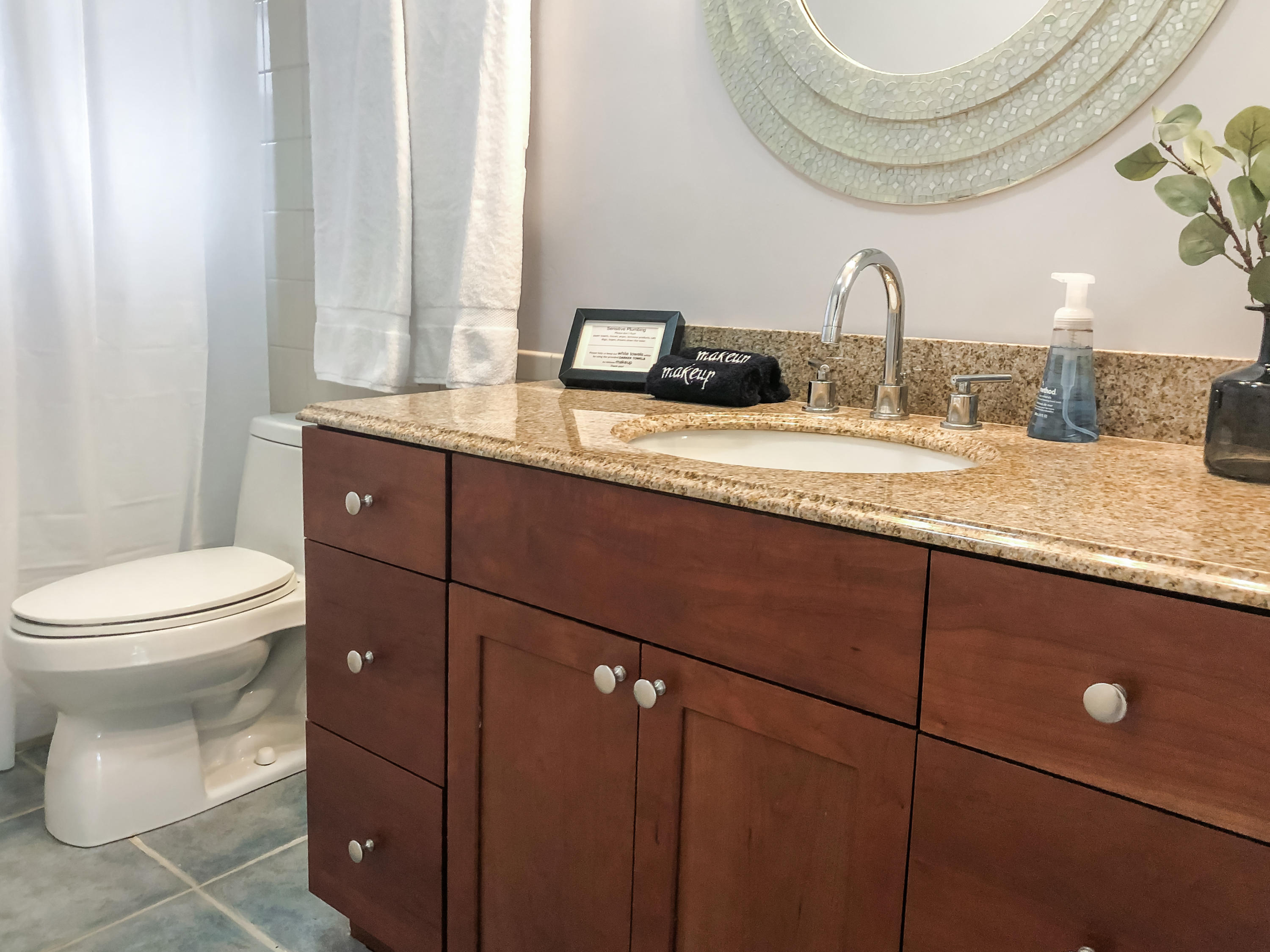 5900 Tidewater Drive Jupiter, FL 33458 - Photo 16 of 20 5900 tidewater guest bath pic