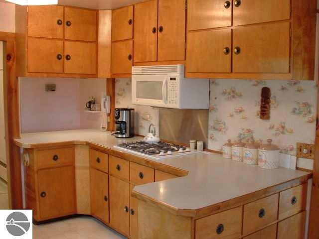 9194 Skegemog Point Road Williamsburg, MI 49690 - Photo 7 of 17 1736102-6.JPG