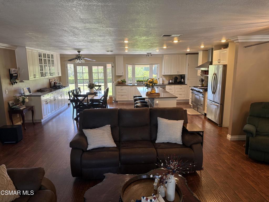 1351 Rambling Road Simi Valley, CA 93065 - Photo 6 of 70