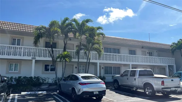$2,400 | 840 Pine Drive, Unit 104, Pompano Beach, FL 33060