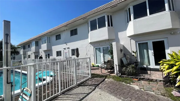 $2,400 | 840 Pine Drive, Unit 104, Pompano Beach, FL 33060