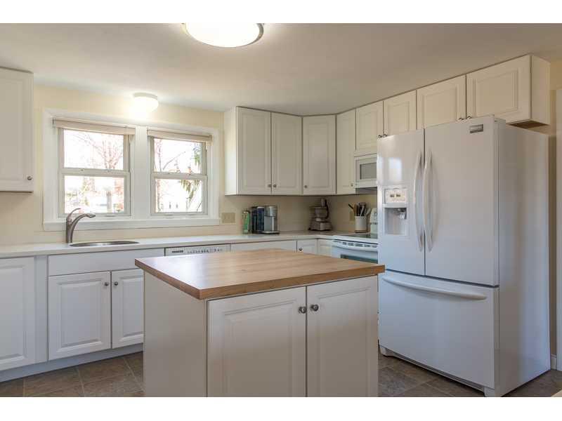 32 Kenneth Road South Portland, ME 04106 - Photo 2 of 23 Kitchen.