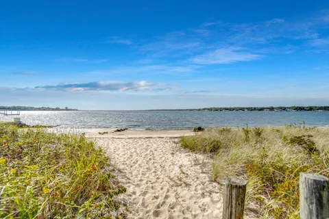 $960,000 | 3 Jefferson Avenue, Hampton Bays, NY 11946