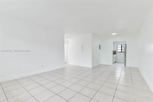 $2,400 | 6921 Rue Vendome, Unit 5, Miami Beach, FL 33141