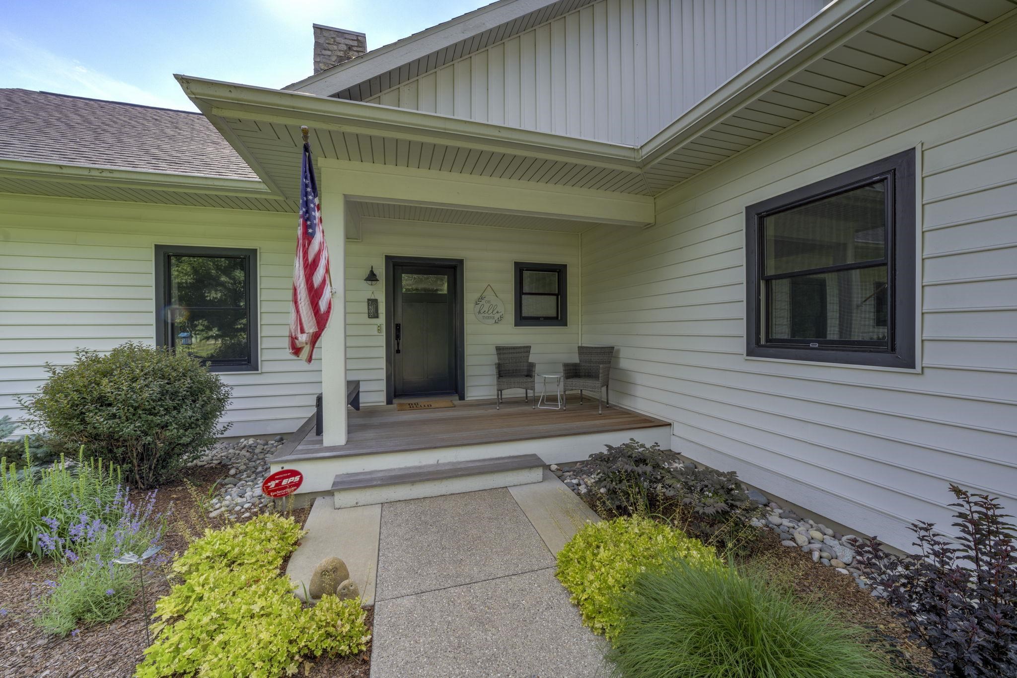 7802 South Lakeview Road Traverse City, MI 49684 - Photo 10 of 72 1937768-adcba90d-ee69-44c3-b10d-18f0ad4ff981.JPG