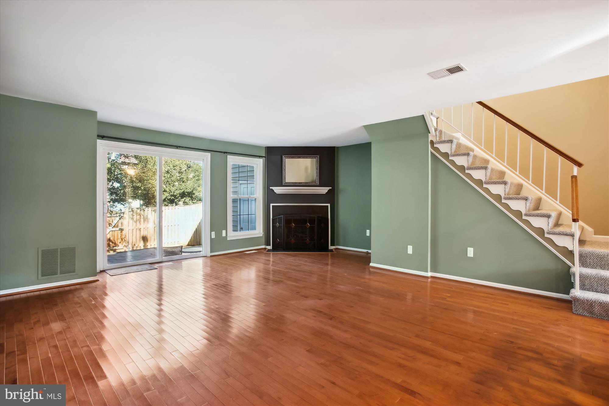 7992 Northumberland Road Springfield, VA 22153 - Photo 11 of 37 Living Room