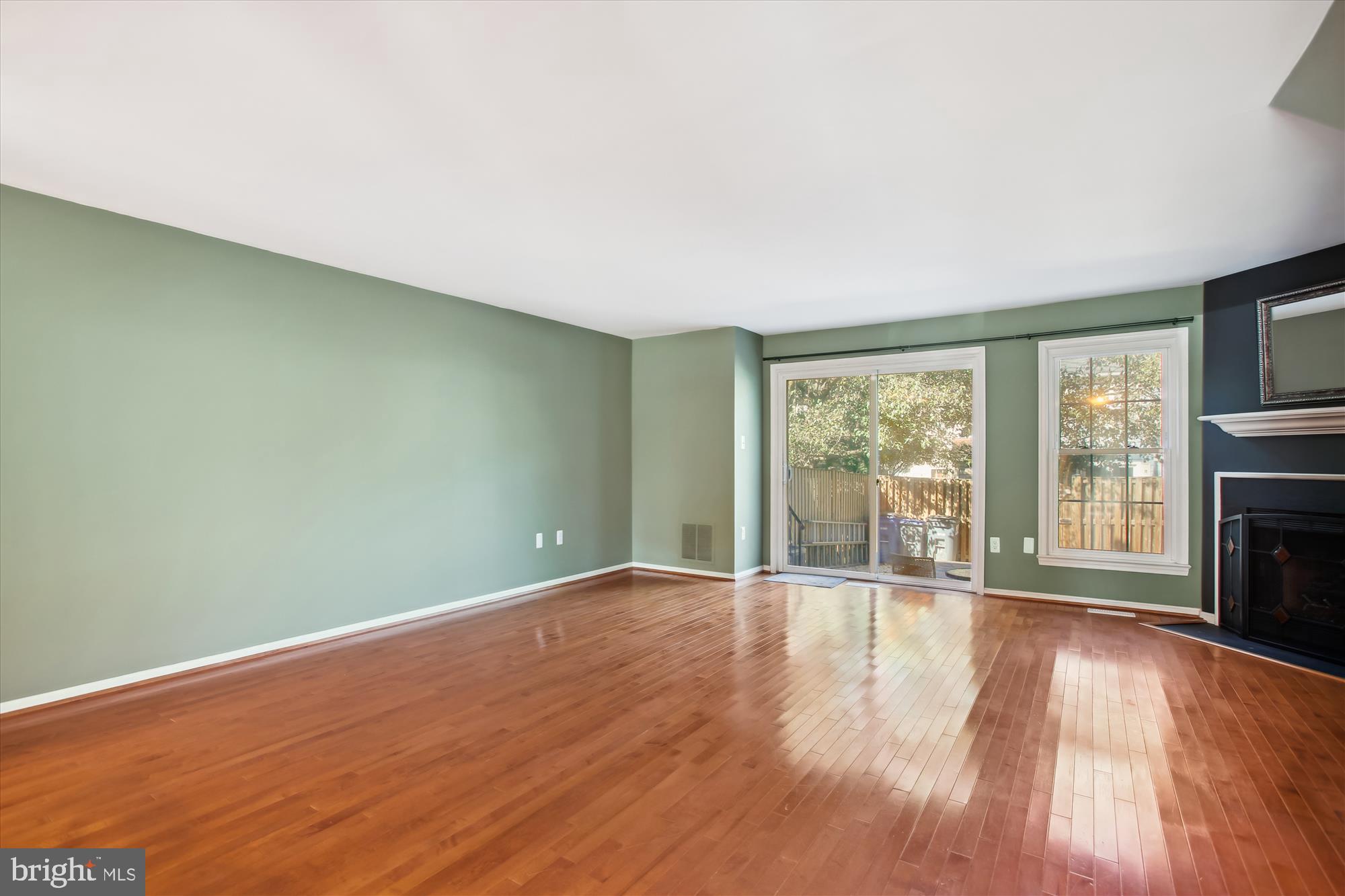 7992 Northumberland Road Springfield, VA 22153 - Photo 7 of 37 Living Room