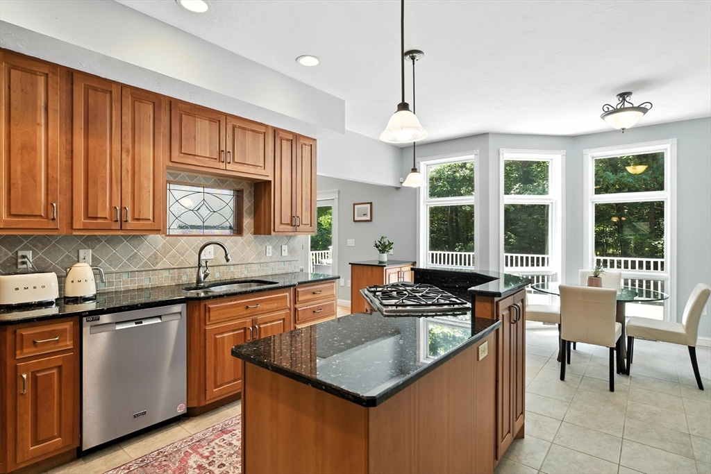 19 Hawthorn Road Amherst, MA 01002 - Photo 11 of 42