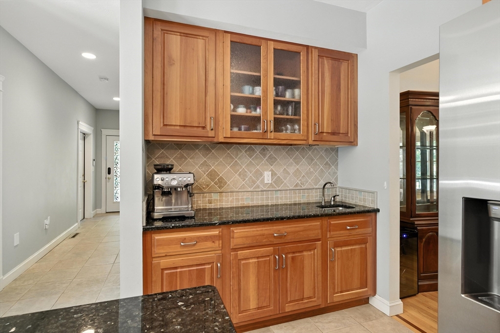 19 Hawthorn Road Amherst, MA 01002 - Photo 12 of 42