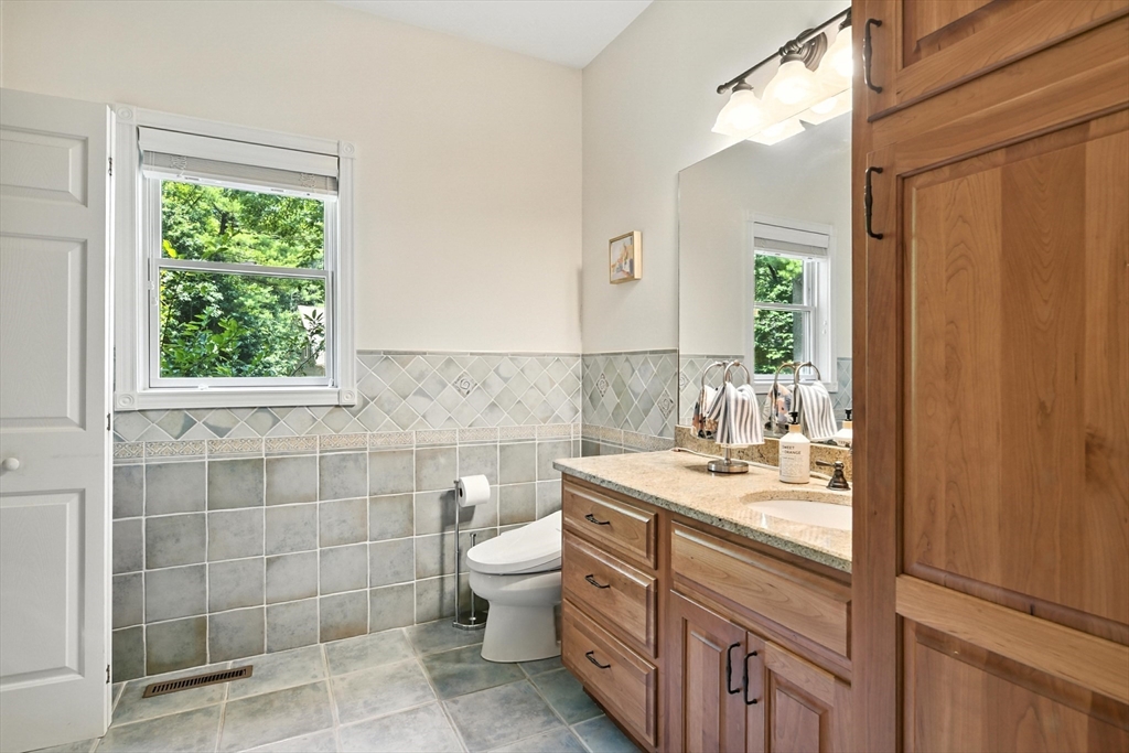 19 Hawthorn Road Amherst, MA 01002 - Photo 20 of 42