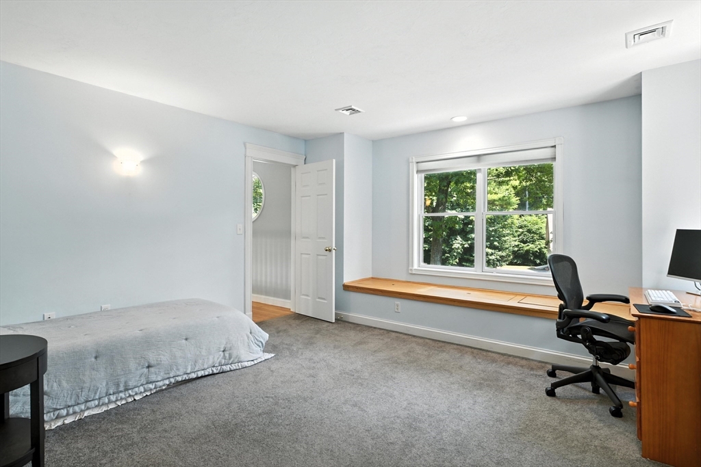 19 Hawthorn Road Amherst, MA 01002 - Photo 27 of 42