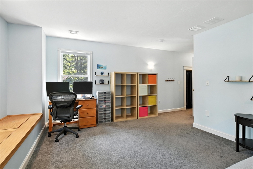 19 Hawthorn Road Amherst, MA 01002 - Photo 30 of 42