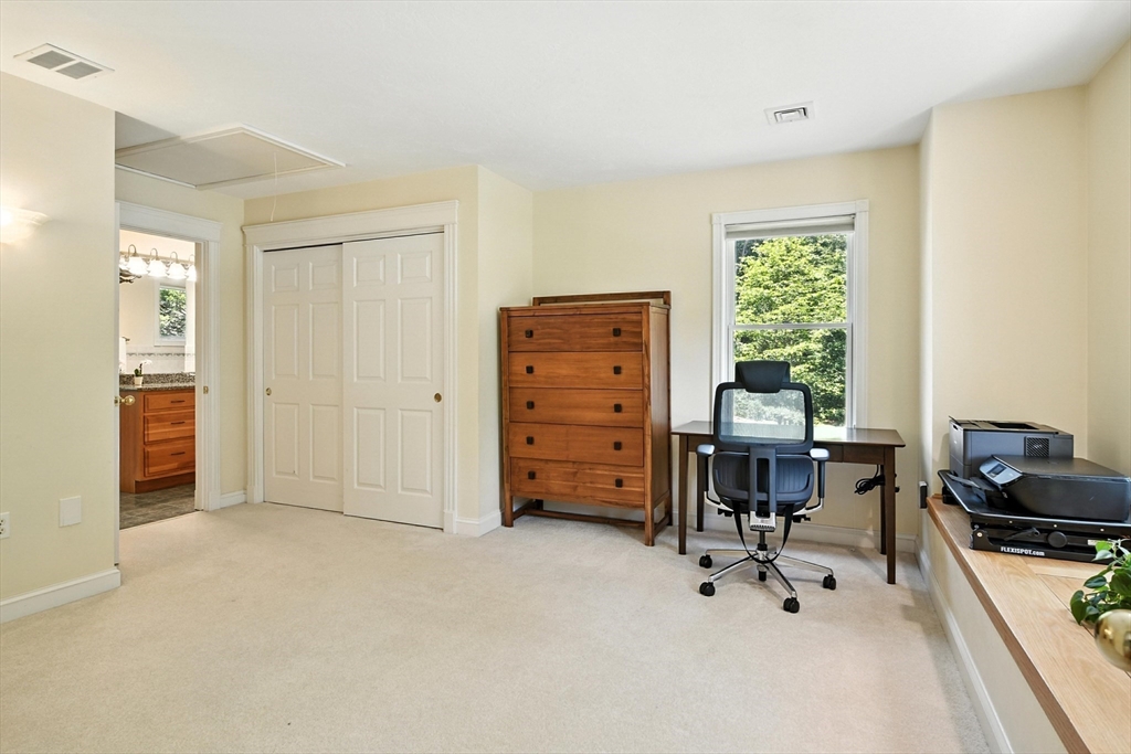19 Hawthorn Road Amherst, MA 01002 - Photo 33 of 42