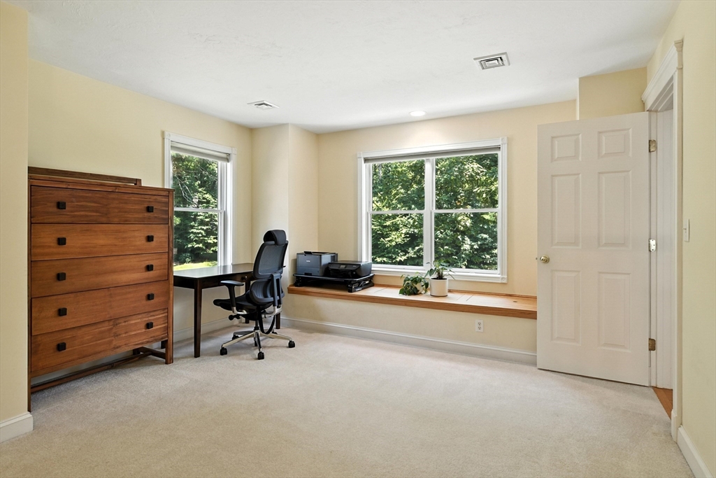 19 Hawthorn Road Amherst, MA 01002 - Photo 34 of 42
