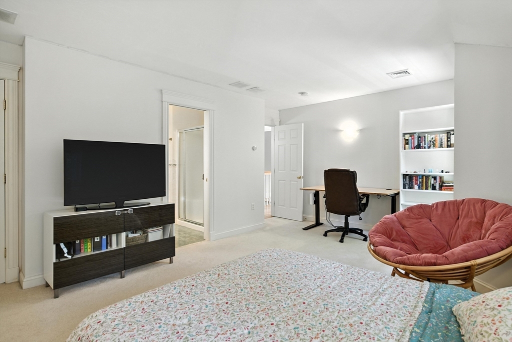19 Hawthorn Road Amherst, MA 01002 - Photo 36 of 42