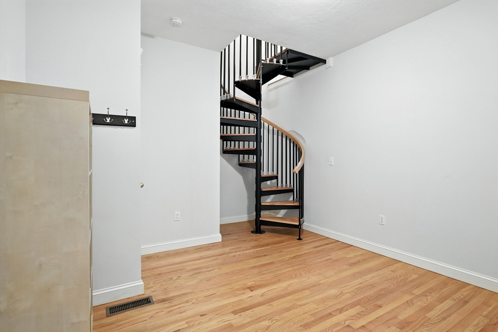 19 Hawthorn Road Amherst, MA 01002 - Photo 39 of 42