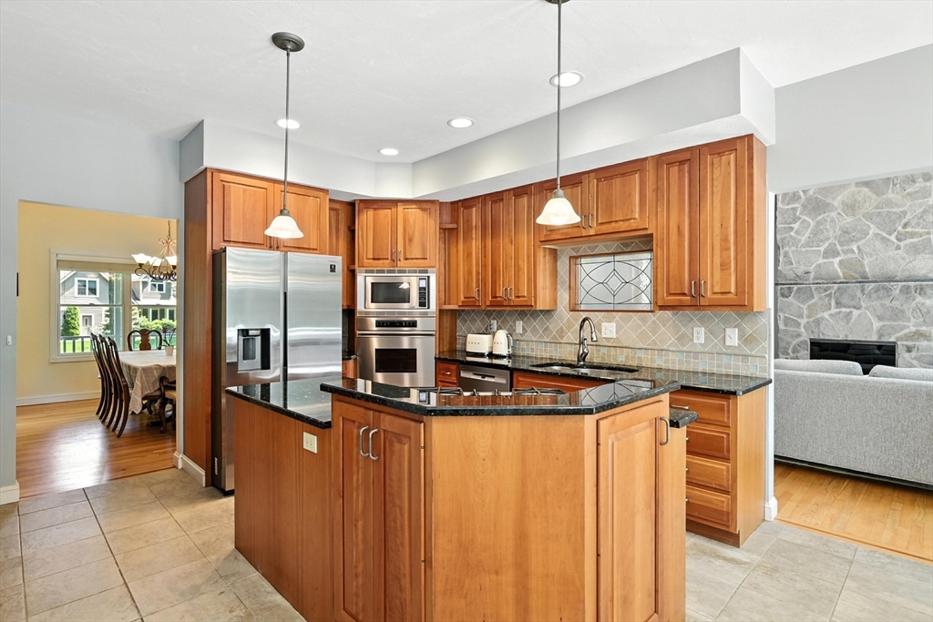 19 Hawthorn Road Amherst, MA 01002 - Photo 9 of 42