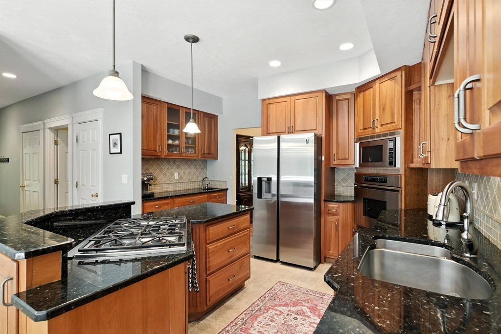 19 Hawthorn Road Amherst, MA 01002 - Photo 10 of 42