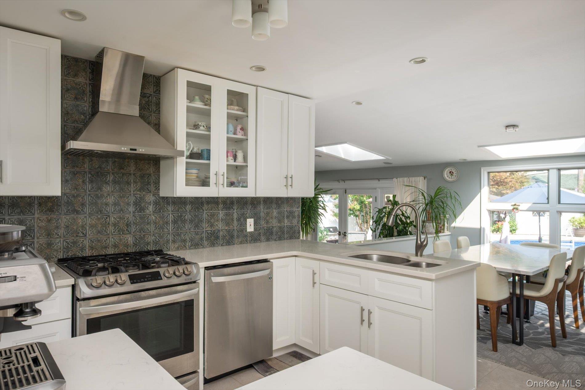 944 Cathedral Road Franklin Square, NY 11010 - Photo 8 of 29 Gallery Image 8