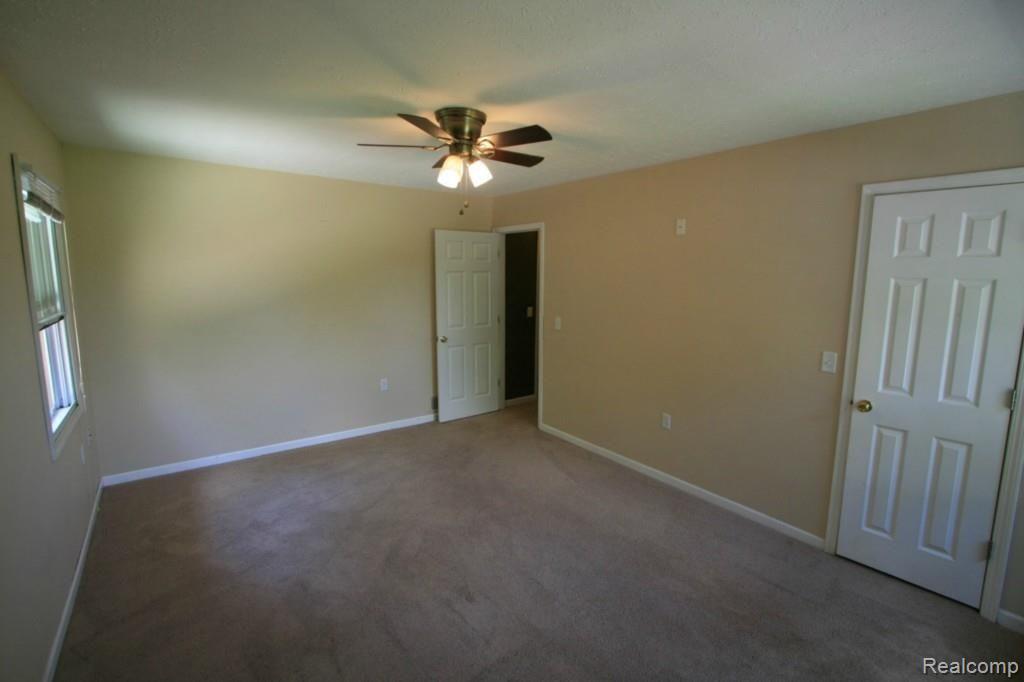 8292 Douglas Road Pinckney, MI 48169 - Photo 13 of 21 IMG_6982 (Large).jpg