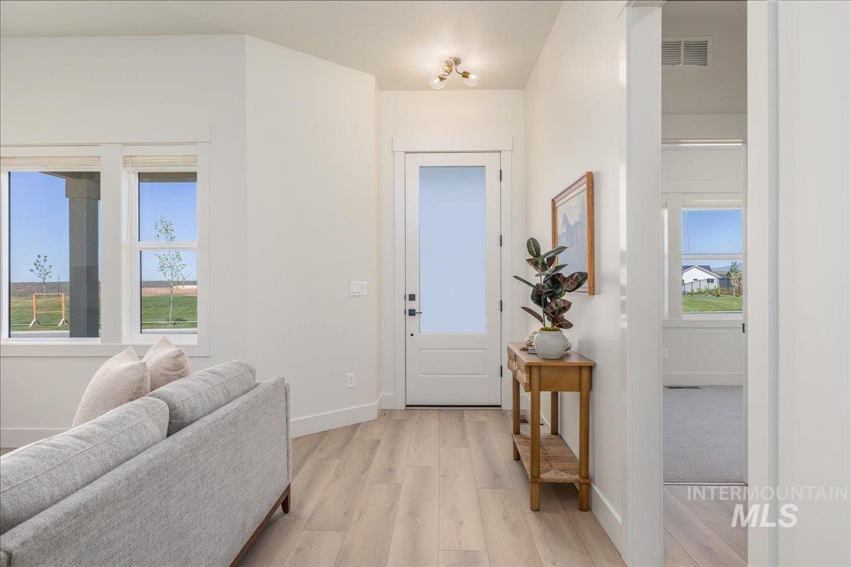 385 East Chevy Drive Boise, ID 83716 - Photo 3 of 41