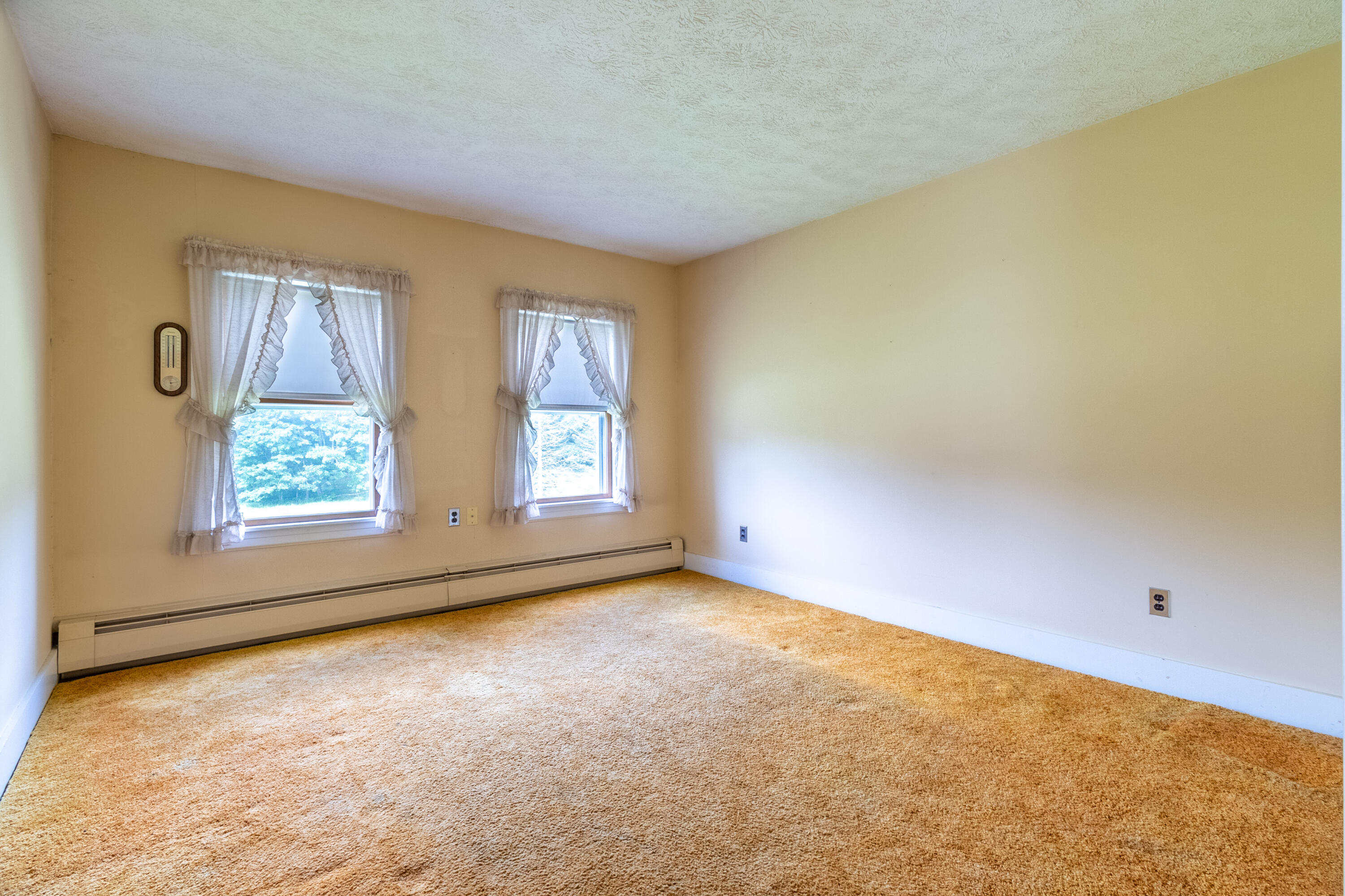 35 Mountain Road Biddeford, ME 04005 - Photo 21 of 32 Living room