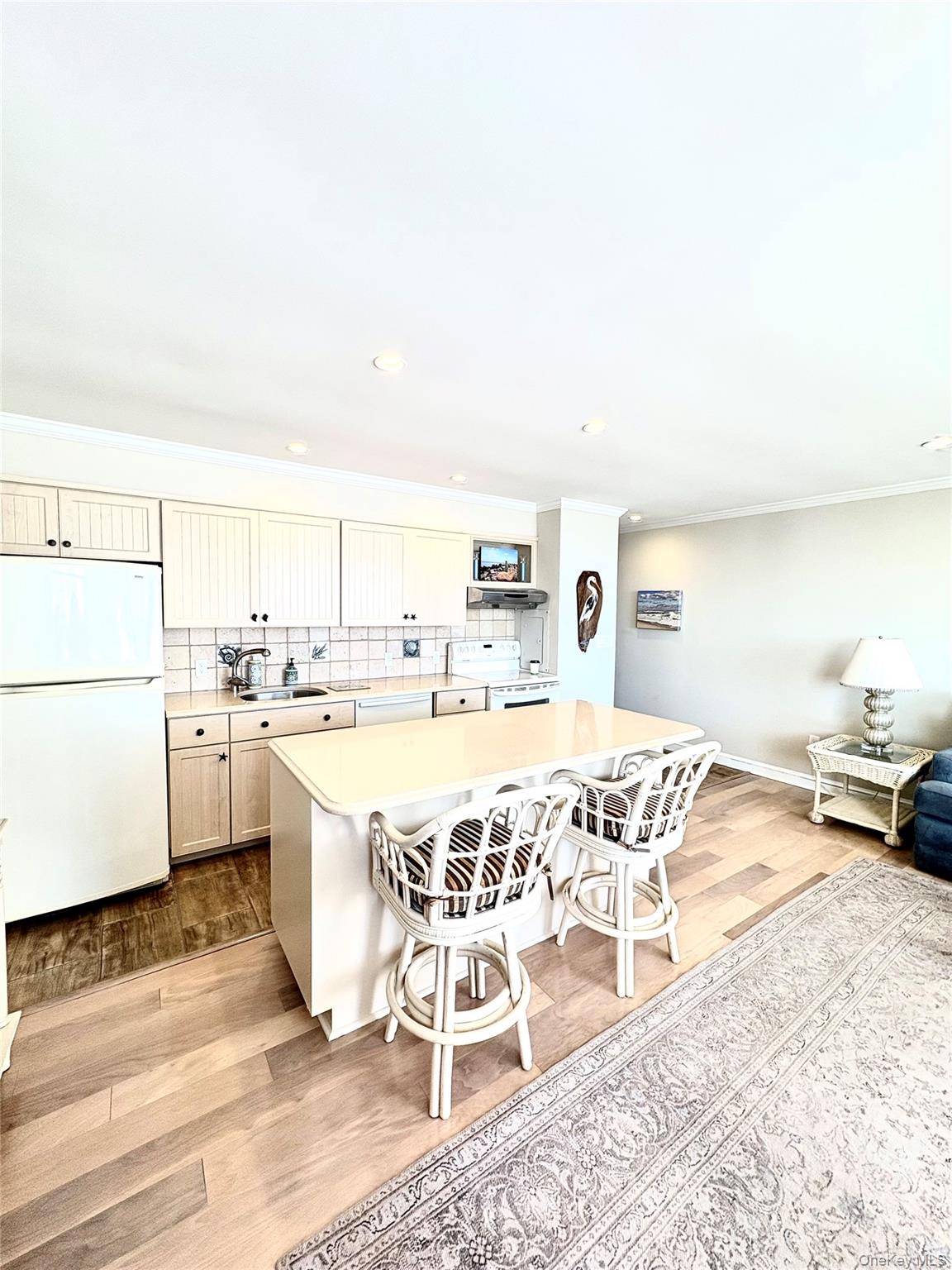 253 Dune Road, Unit 49 Westhampton Beach, NY 11978 - Photo 14 of 20 Breakfast Island
