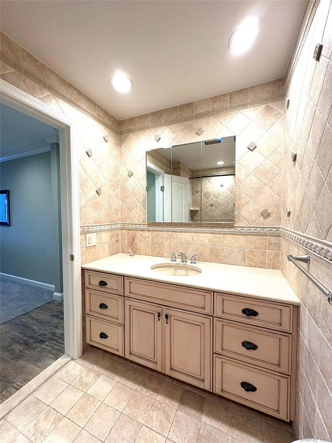253 Dune Road, Unit 49 Westhampton Beach, NY 11978 - Photo 7 of 20