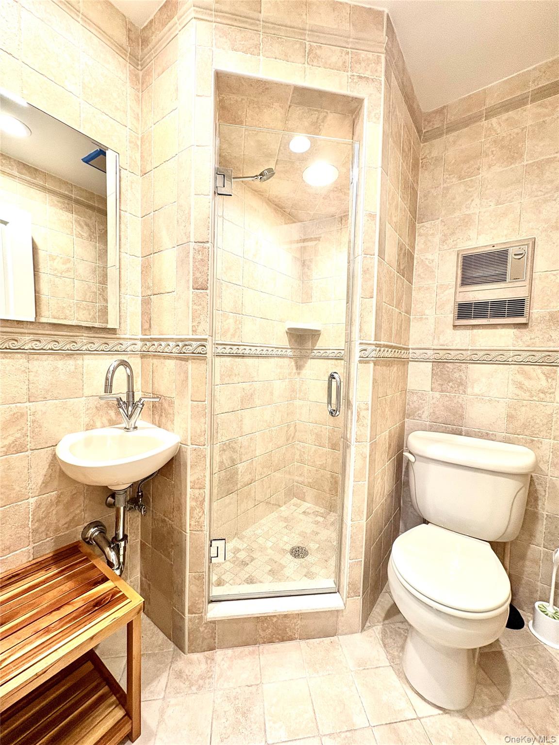 253 Dune Road, Unit 49 Westhampton Beach, NY 11978 - Photo 9 of 20 Full Bathroom