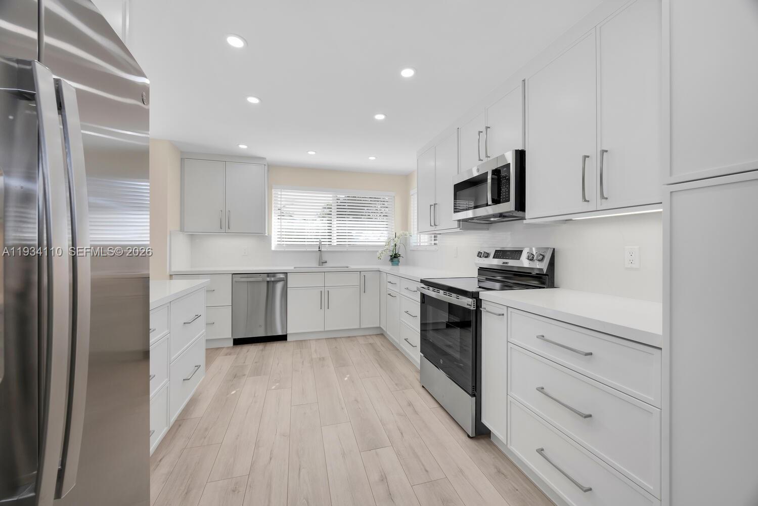 6110 Southwest 79th Street South Miami, FL 33143 - Photo 4 of 29