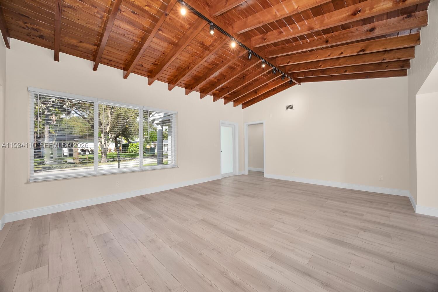 6110 Southwest 79th Street South Miami, FL 33143 - Photo 7 of 29