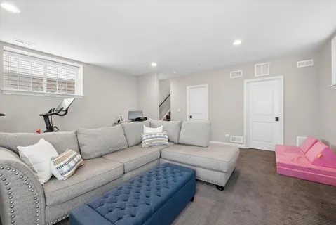 $750,000 | 14 North Dryden Place, Arlington Heights, IL 60004