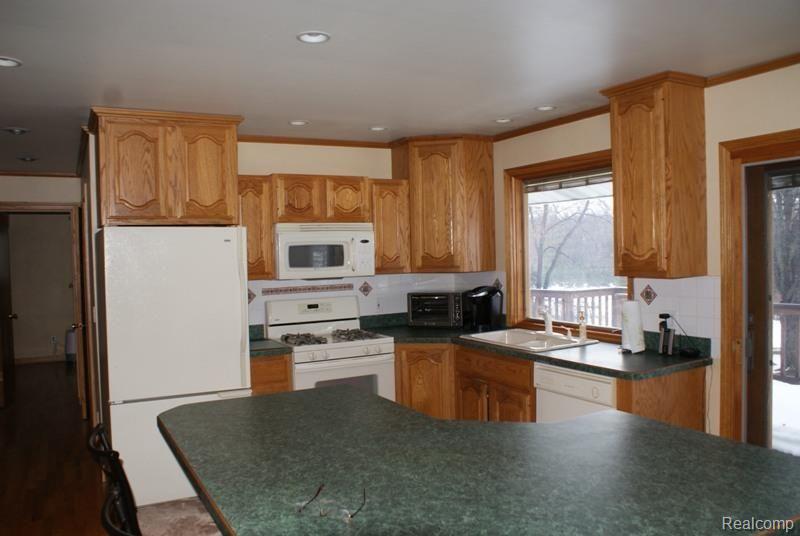 1730 East Newark Road Lapeer, MI 48446 - Photo 9 of 23 DSC02557.jpg