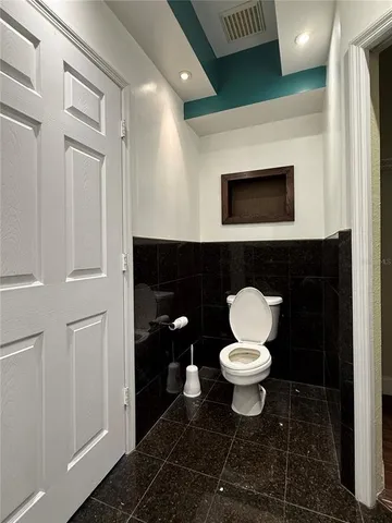 a bathroom with a toilet