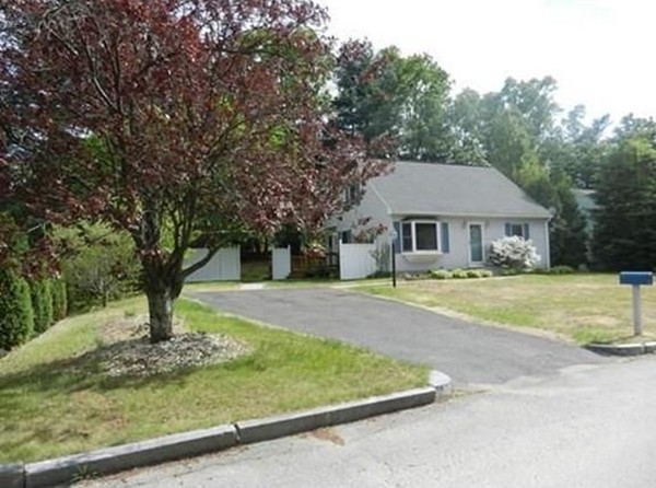 27 Marmon Street Springfield, MA 01129 - Photo 3 of 22 Gallery Image 3