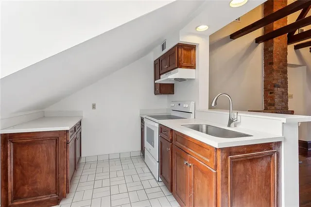 $1,600 | 622 Dauphine Street, Unit UPPR, New Orleans, LA 70112