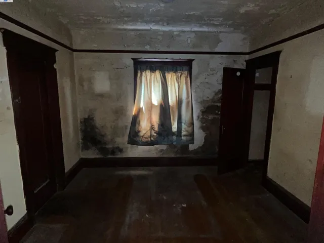 a close view of a mirror