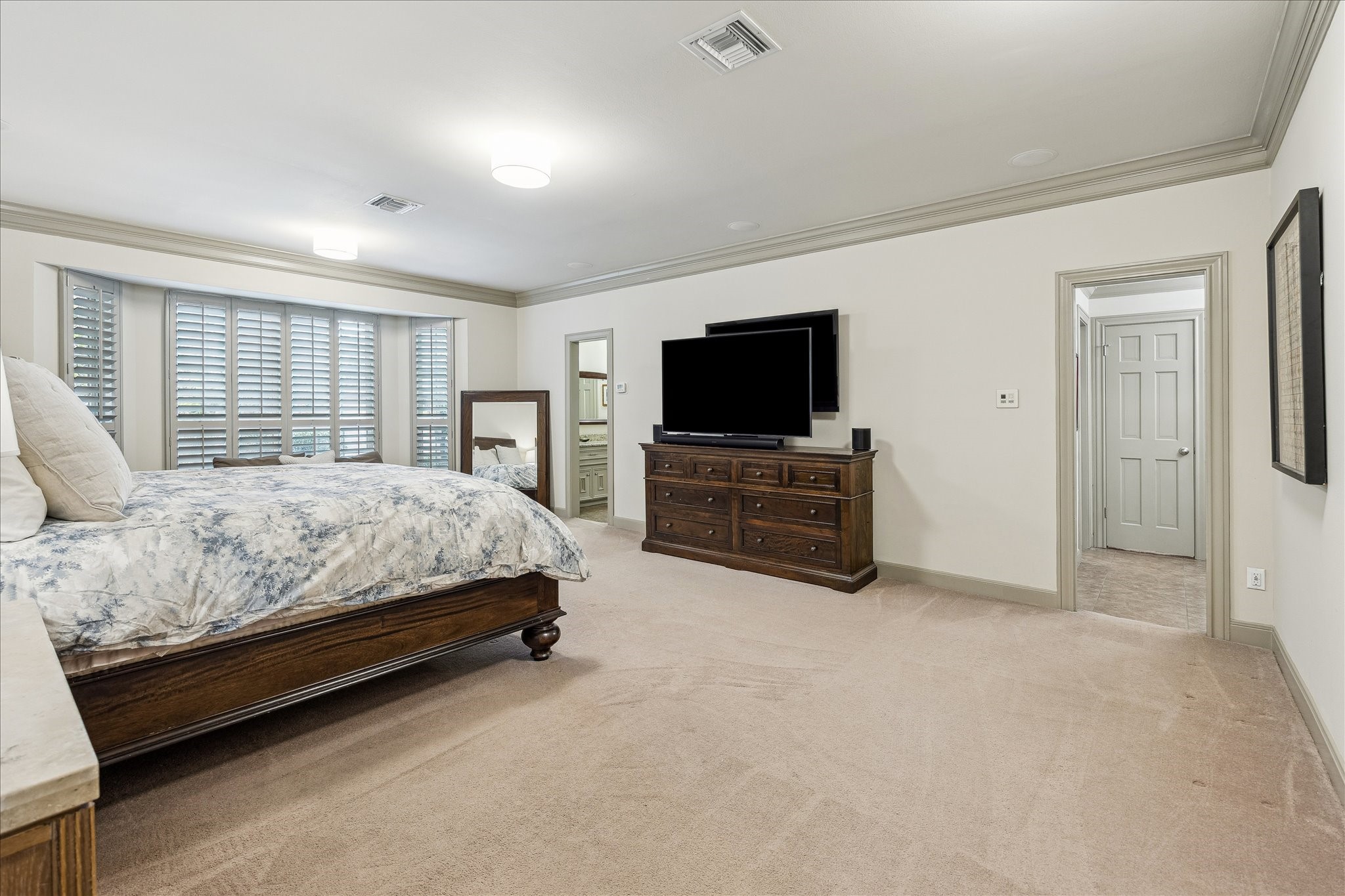 5 Lochtyne Circle Houston, TX 77024 - Photo 14 of 43 a spacious bedroom with a bed and a flat screen television