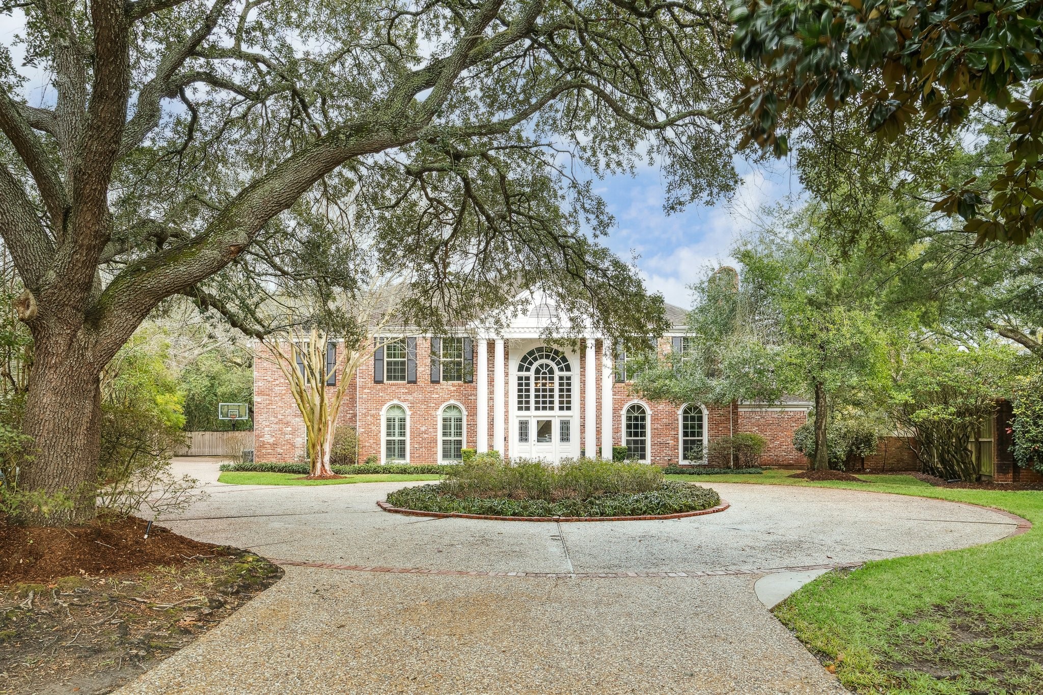 5 Lochtyne Circle Houston, TX 77024 - Photo 41 of 43 front view of a house with a yard