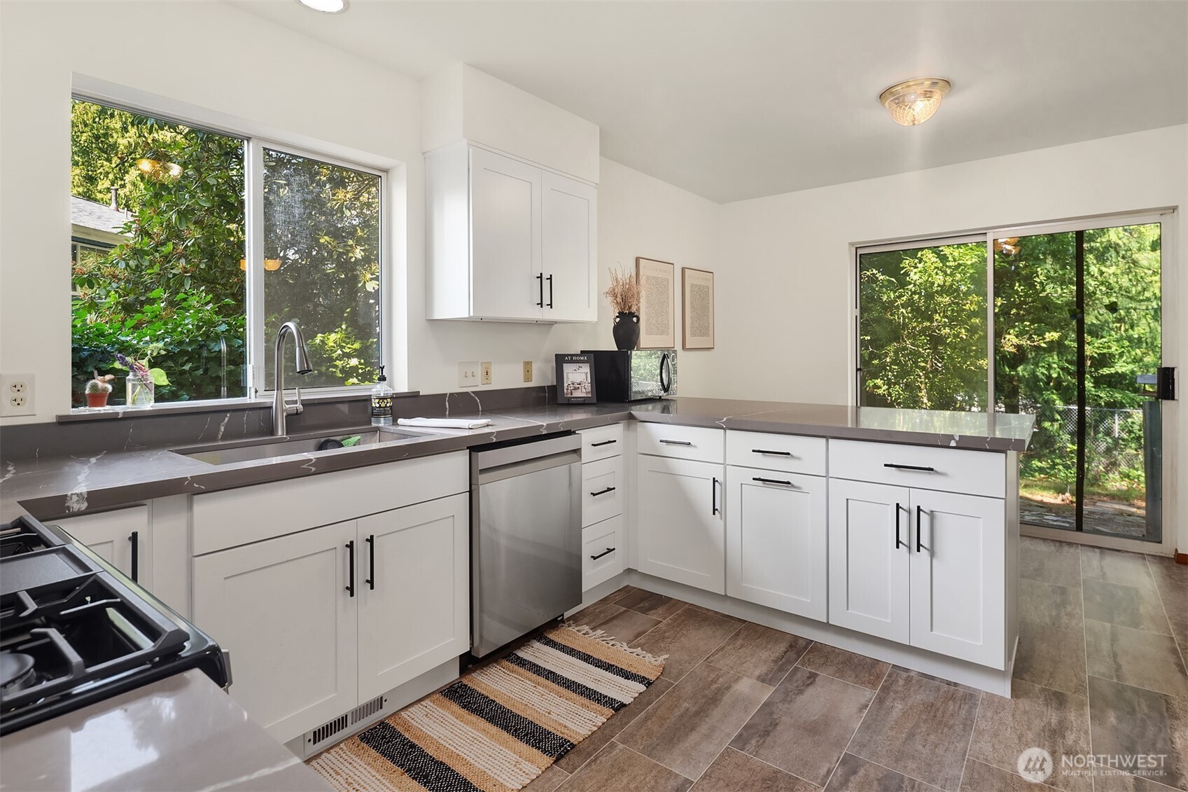 7805 186th Street Southwest Edmonds, WA 98026 - Photo 10 of 25