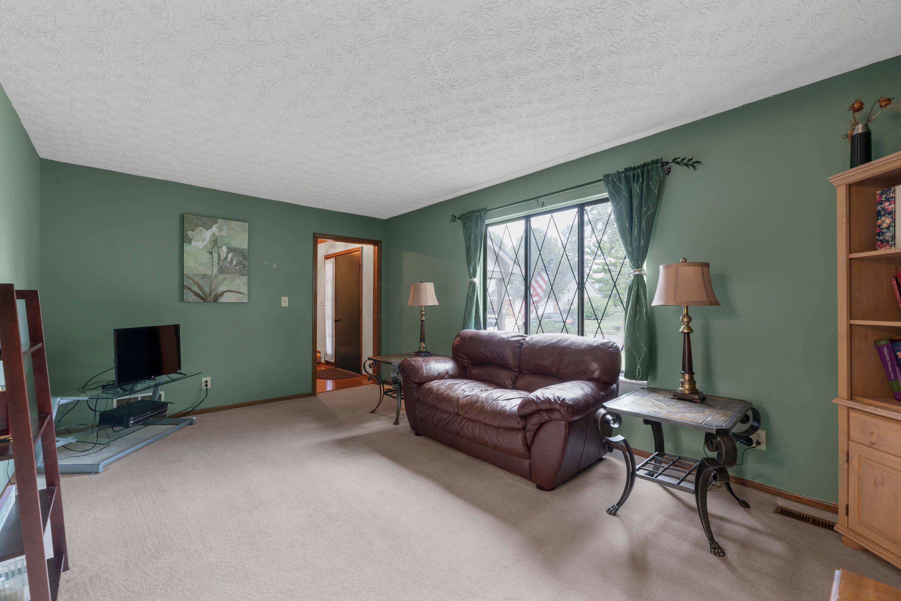 7719 Strathmoore Road Dublin, OH 43016 - Photo 5 of 41 MAR_8505
