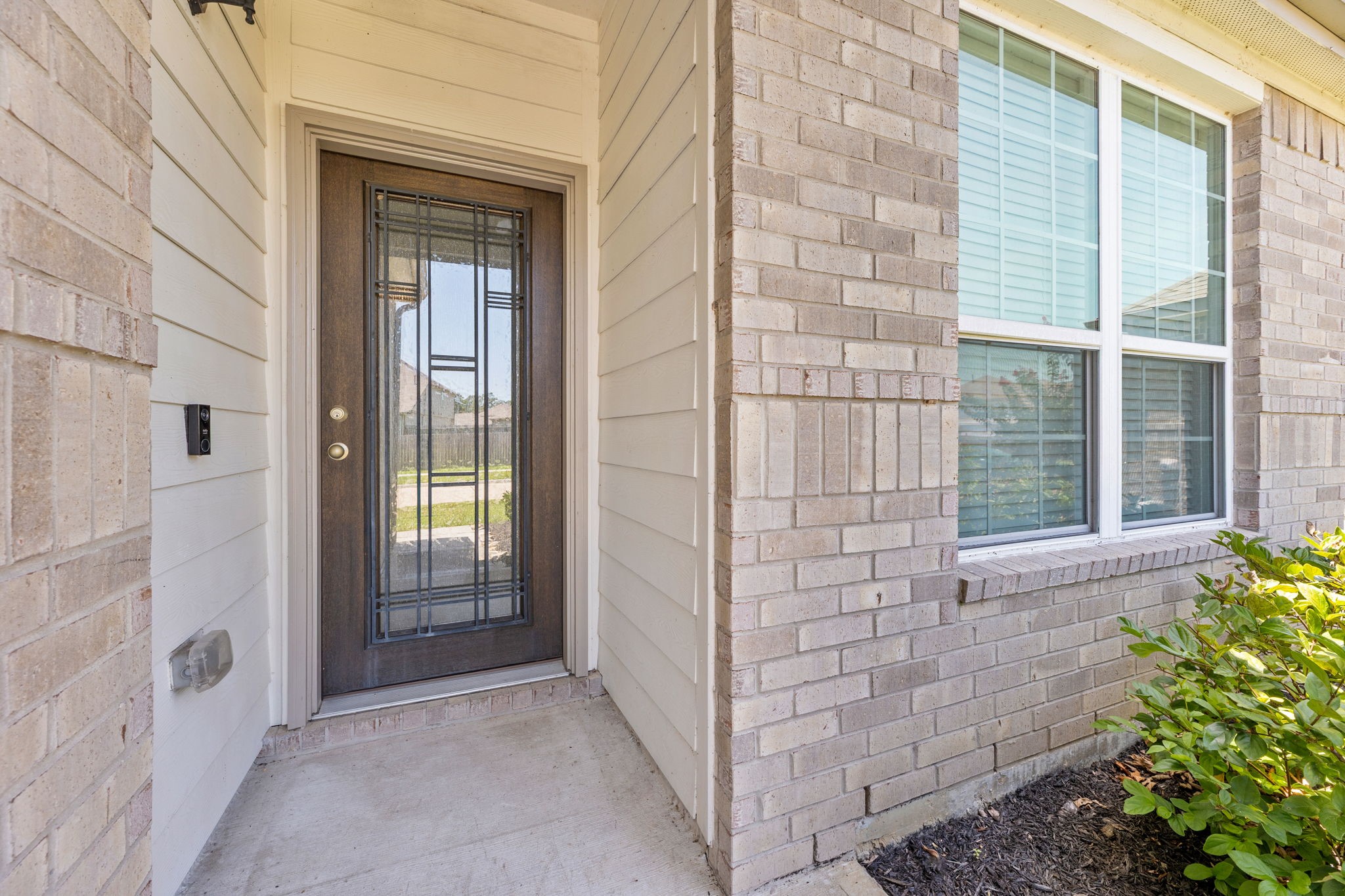 17515 Harbourfront Road Humble, TX 77346 - Photo 4 of 36 Welcoming Foyer