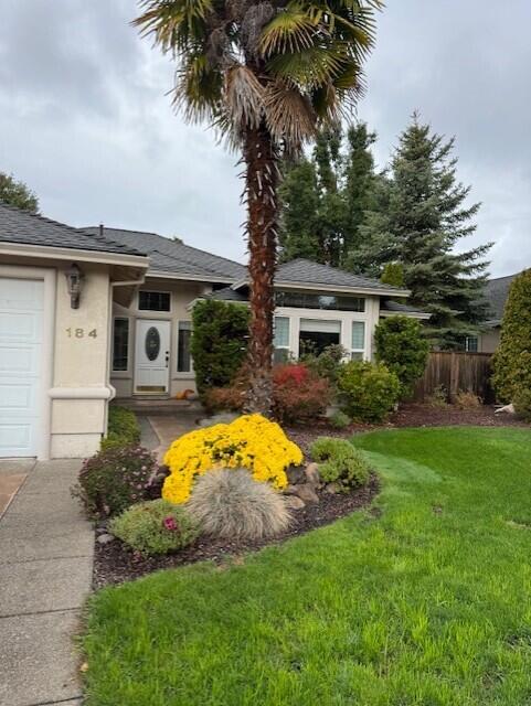 184 Keystone Way Eagle Point, OR 97524 - Photo 2 of 32 4511830a-ad15-4185-9eba-ef2f778adec9