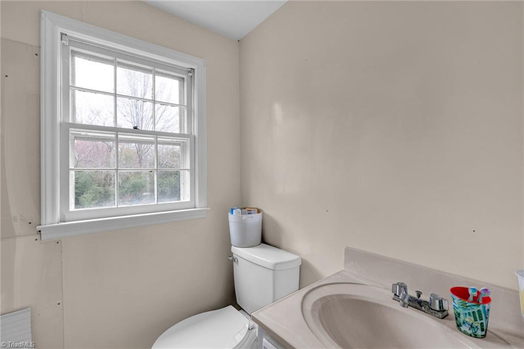 3917 Frazier Road Greensboro, NC 27407 - Photo 24 of 32 Gallery Image 24