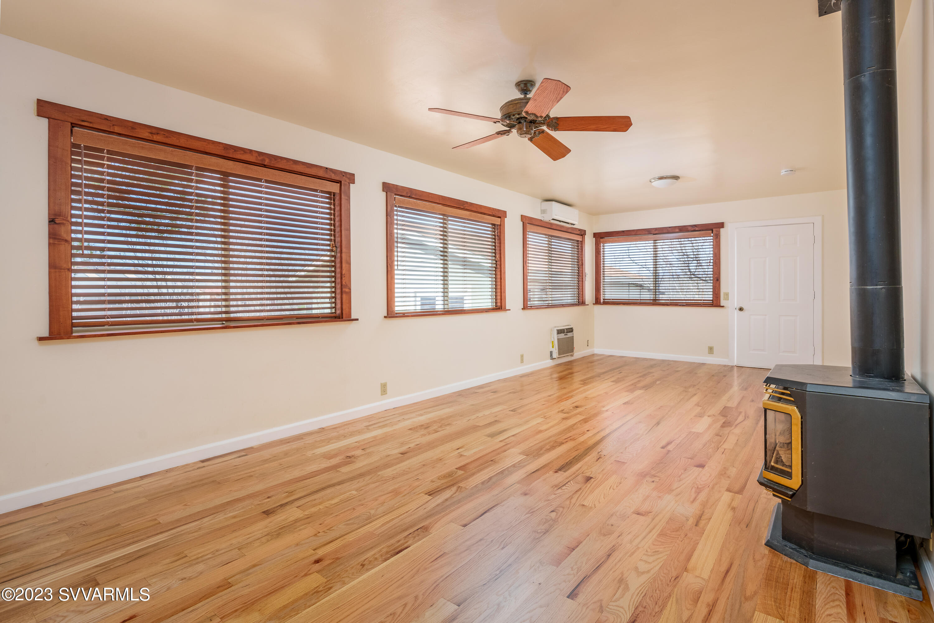 6034 Bice Road Rimrock, AZ 86335 - Photo 18 of 47 a view of empty room with wooden floor and fan