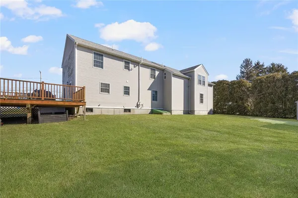 $875,000 | 136 Corporate Place, Middletown, RI 02842