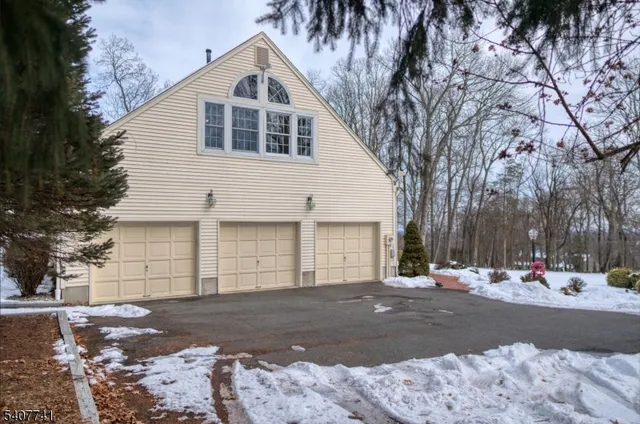 $949,000 | 40 Rustic Trail, Flemington, NJ 08822