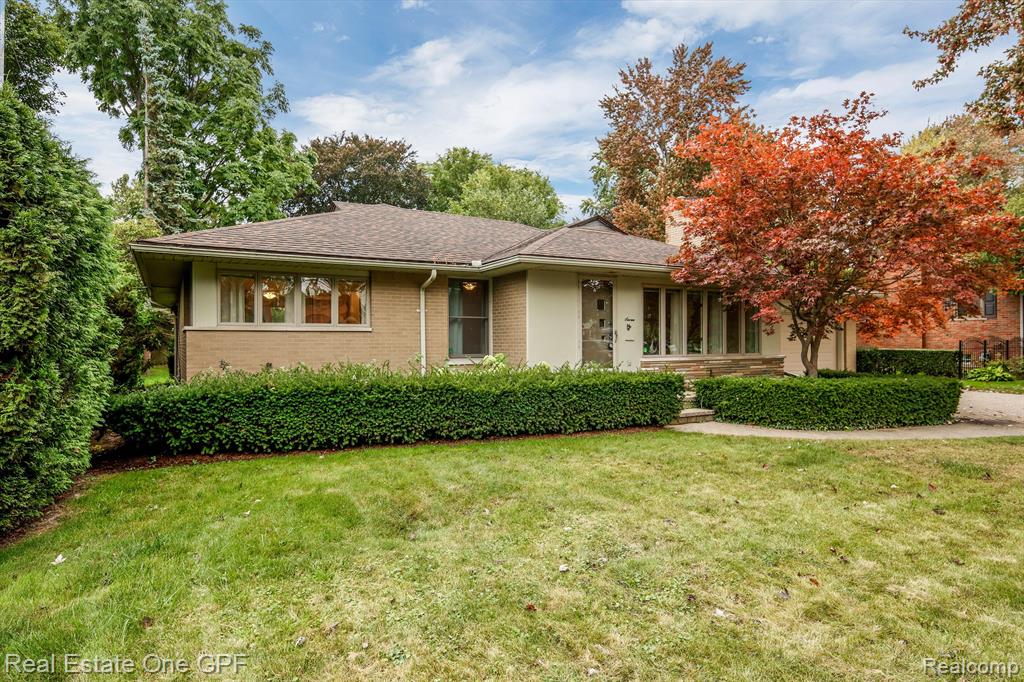 7 Vernier Road Grosse Pointe Shores, MI 48236 - Photo 2 of 25