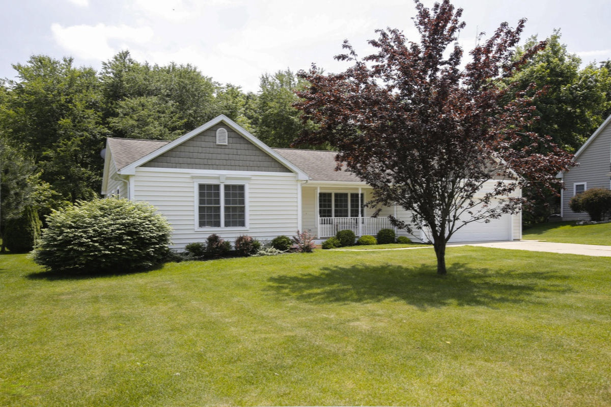 8639 Hathaway Road Kalamazoo, MI 49009 - Photo 1 of 29 8639 hathaway-101