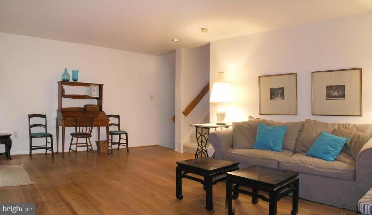 11001 Thrush Ridge Road Reston, VA 20191 - Photo 13 of 29 Living Room #3